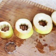 Запеченная груша с сыром и орешками - шаг 2