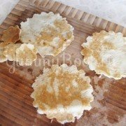 Запеченная груша с сыром и орешками - шаг 3