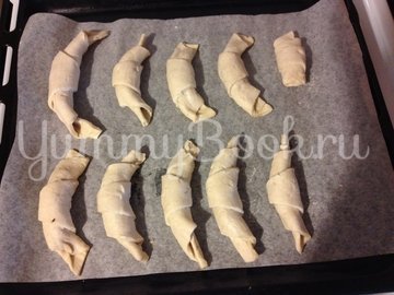 Круассаны с шоколадом и апельсиновой цедрой - шаг 5