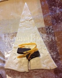 Круассаны с шоколадом и апельсиновой цедрой - шаг 4
