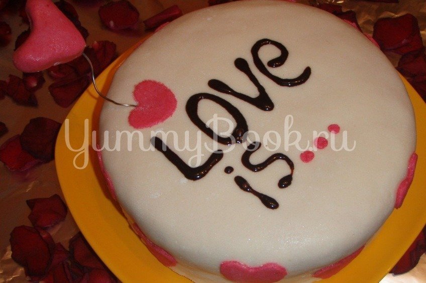 Красный торт LOVE IS...