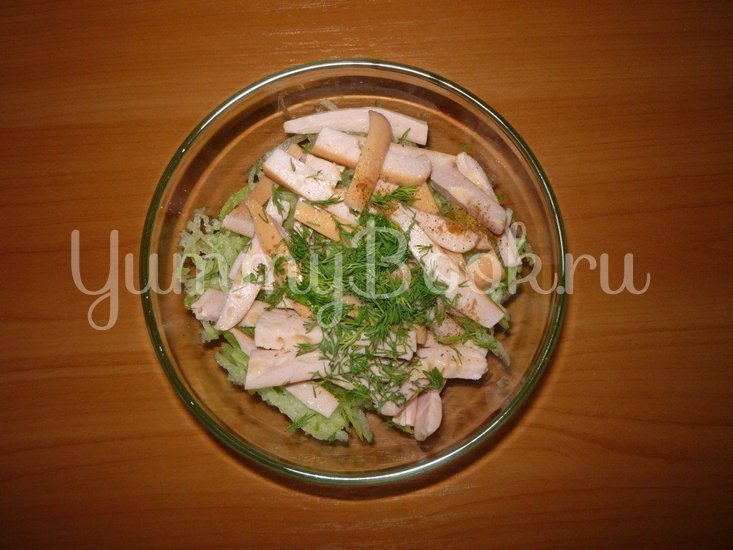 Салат из зеленой редьки и сосисок - шаг 5