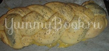 Плетенка с клубникой, яблоком и маком - шаг 8