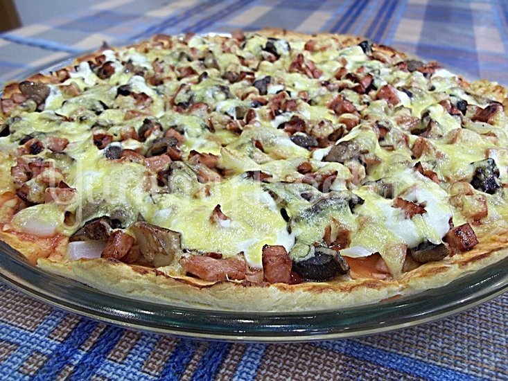 Домашняя пицца с колбасой и грибами - шаг 13
