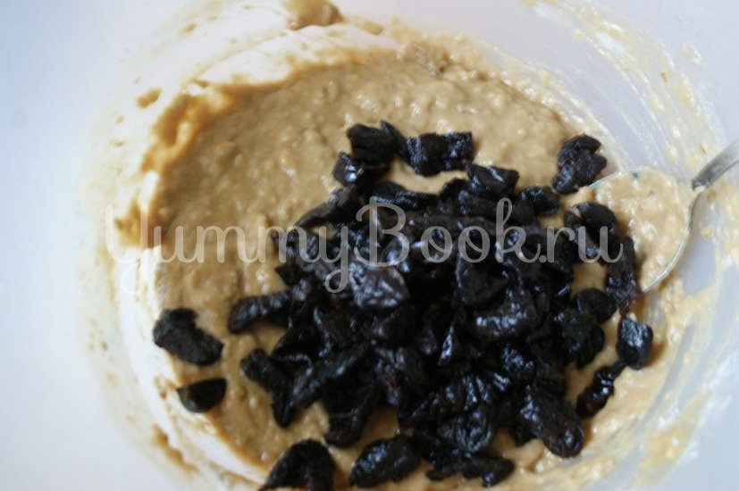 Кофейный кекс с орехами и черносливом - шаг 5