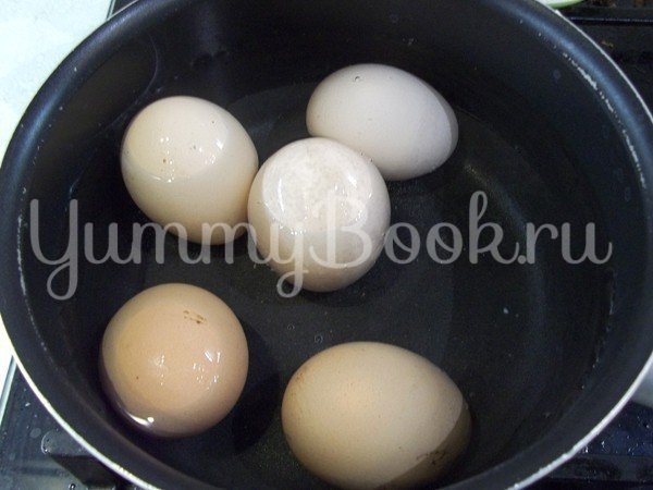 Фаршированные яйца икрой минтая - шаг 1