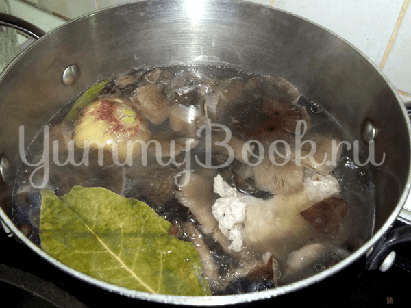 Суп из лесных грибов и мяса - шаг 3