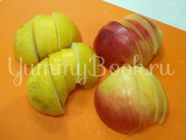 Крылышки с яблоками запеченные в духовке - шаг 5
