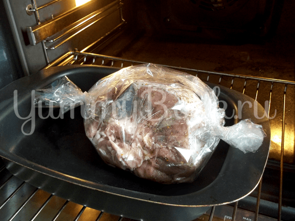 Запеченное в духовке свиное мясо на кости - шаг 5