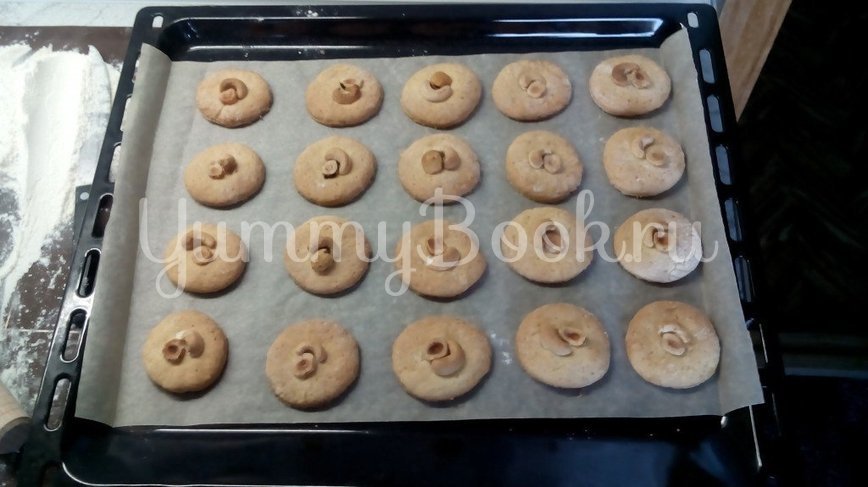 Песочное печенье с орехами на кефире - шаг 12