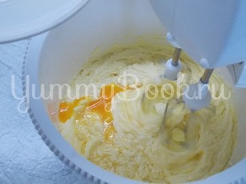 Ванильный кекс с сушеными вишнями - шаг 3