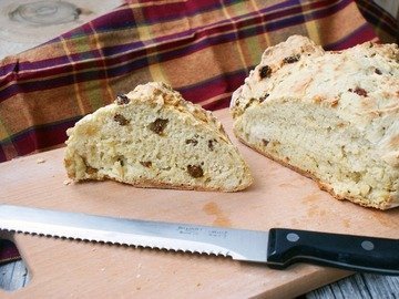 Содовый хлеб с изюмом