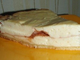Нежный сырник - суфле с клубничным вареньем