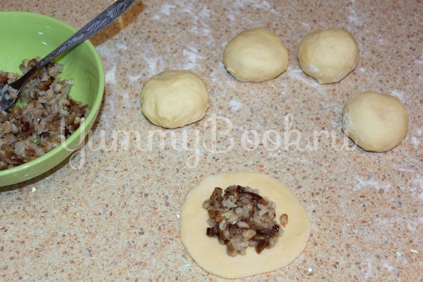 Домашние пирожки с грибами - шаг 3