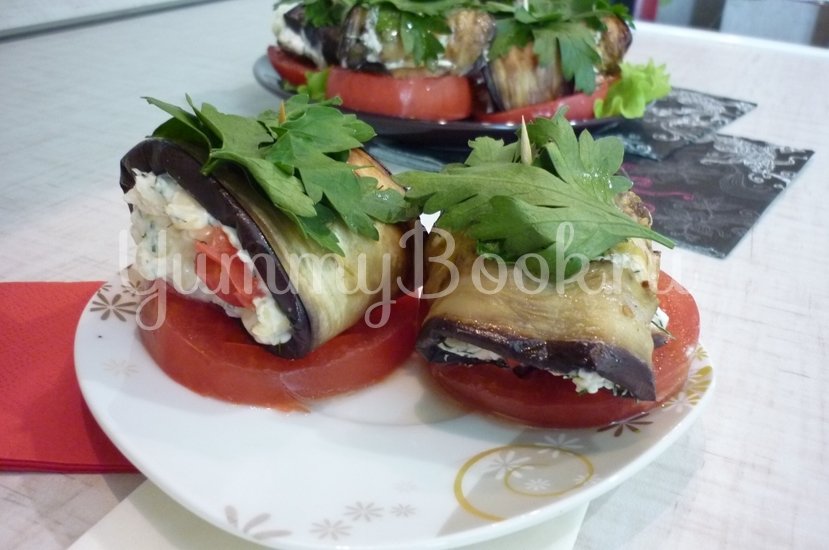 Канапе-рулетики из баклажанов с сыром и помидорами - шаг 18