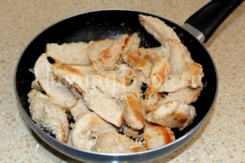 Куриное филе в кляре из кефира - шаг 1
