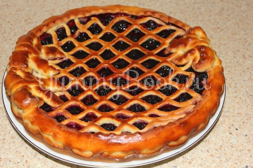 Пирог с вишневым вареньем