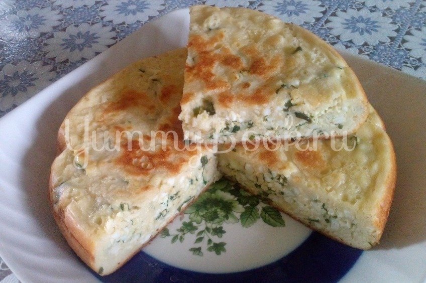 Пирог с зеленым луком и яйцом в мультиварке