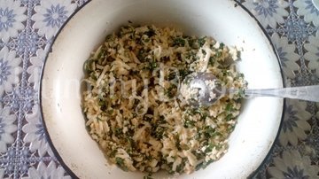 Пирог с зеленым луком и яйцом в мультиварке - шаг 6