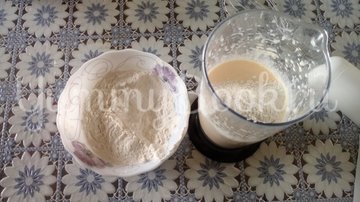 Пирог с зеленым луком и яйцом в мультиварке - шаг 4