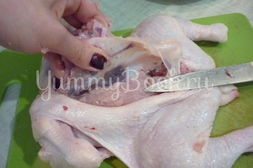 Нежная фаршированная курица без костей - шаг 12