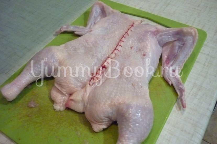 Нежная фаршированная курица без костей - шаг 17