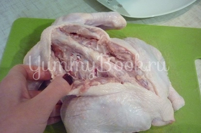 Нежная фаршированная курица без костей - шаг 9