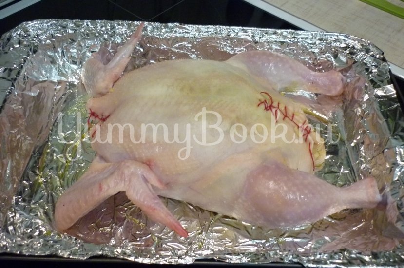 Нежная фаршированная курица без костей - шаг 20