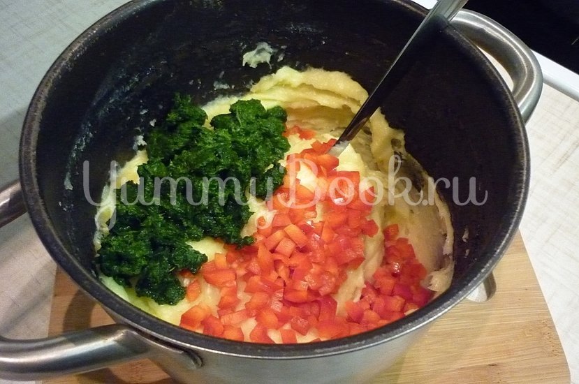Зелёные сырно-картофельные шашлычки на шпажках - шаг 7