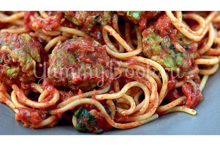 Спагетти с фрикадельками из цесарки в томатном соусе
