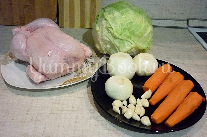Сочная курица без костей, фаршированная капустой - шаг 1