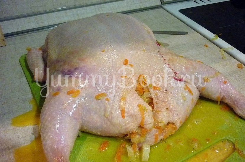 Сочная курица без костей, фаршированная капустой - шаг 18