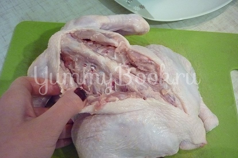 Сочная курица без костей, фаршированная капустой - шаг 9