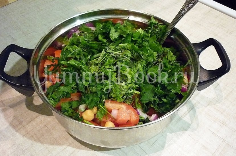 Сытный и полезный салат с нутом - шаг 3