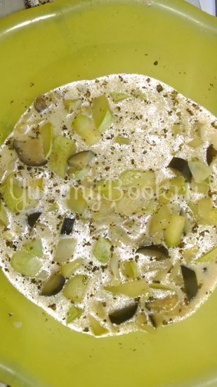 Крем-суп из кабачков и баклажан диетический в мультиварке - шаг 3