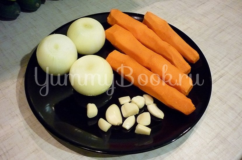 Тушёная фасоль с овощами в томатном соусе - шаг 1