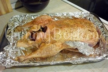 Утка, запечённая со сливами и яблоками - шаг 4