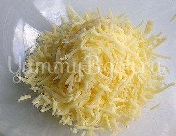 Запеканка из тертого картофеля с сыром и чесноком - шаг 1
