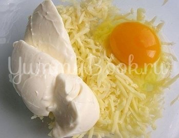 Запеканка из тертого картофеля с сыром и чесноком - шаг 3