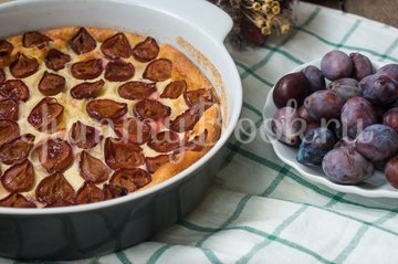Творожная запеканка со сливами - шаг 9