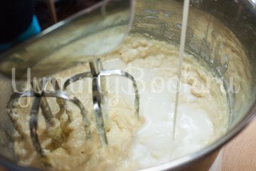 Пирог со сливами в мультиварке - шаг 4