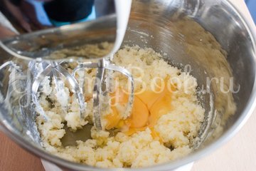 Пирог со сливами в мультиварке - шаг 2