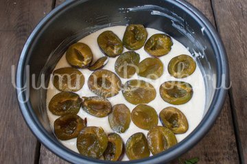 Пирог со сливами в мультиварке - шаг 7