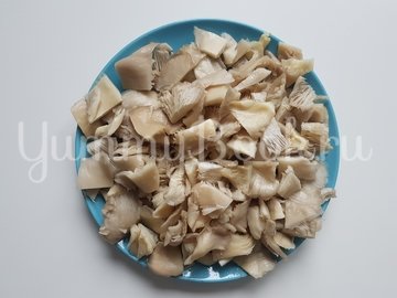 Вешенки с жареной картошкой - шаг 3