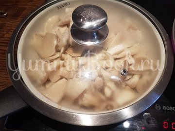 Вешенки с жареной картошкой - шаг 6