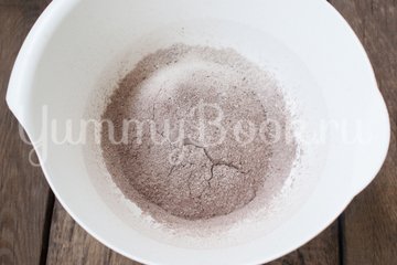 Шоколадный кекс с грушами - шаг 4
