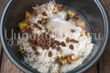 Рисовая каша с айвой в мультиварке - шаг 2