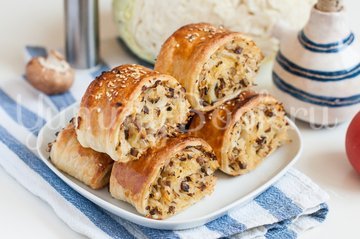Слойки с квашеной капустой и грибами - шаг 10