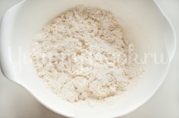 Итальянские булочки Данубио с сыром и ветчиной - шаг 1