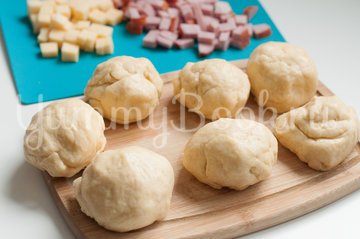 Итальянские булочки Данубио с сыром и ветчиной - шаг 7